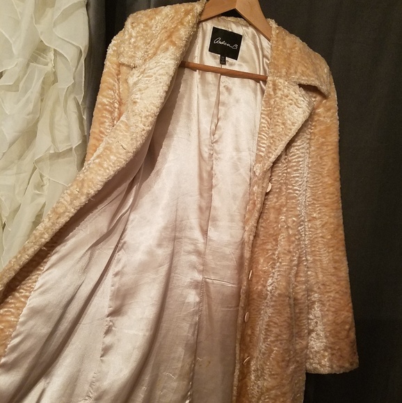 Beautiful cream coat/SOLD on other platform - Picture 2 of 4